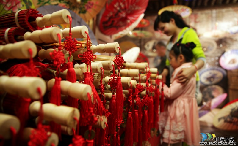 瀘州：國(guó)家"非遺"傳承 分水油紙傘"進(jìn)入生活"(圖7)