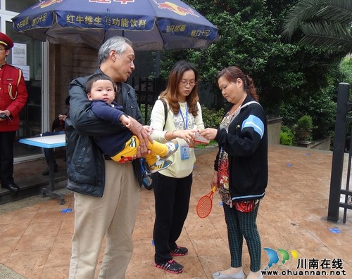 華陽(yáng)街道：親民聯(lián)系卡連通民心(圖1)