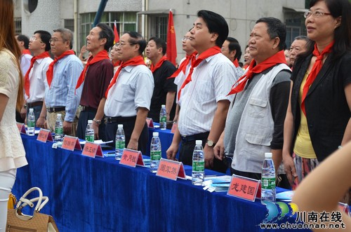 瀘州護國鎮(zhèn)中心校：慶“六一”關(guān)愛留守學(xué)生(圖2)
