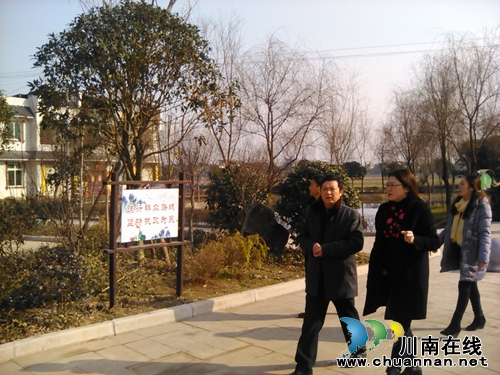瀘縣縣委常委、宣傳部長顏習(xí)林調(diào)研嘉明鎮(zhèn)文明建設(shè)工作(圖1)