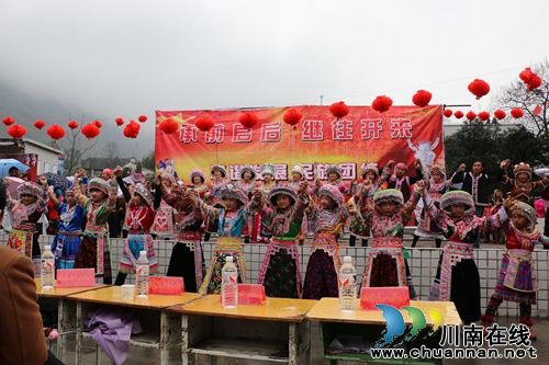 敘永縣后山鎮(zhèn)苗家兒女歡慶踩山節(jié)(圖1)
