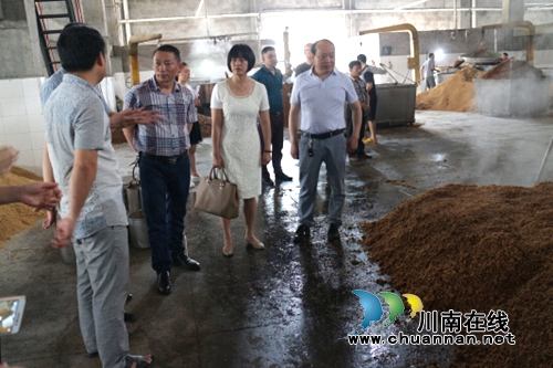自貢富順法院院長走訪企業(yè)提供“零距離”服務(wù)(圖2)