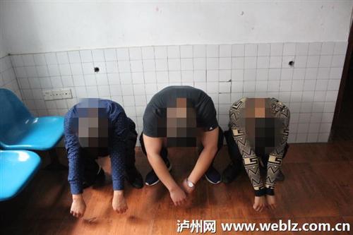 瀘州三男子膽子好大！ 當街撒尿還打警察(圖1)