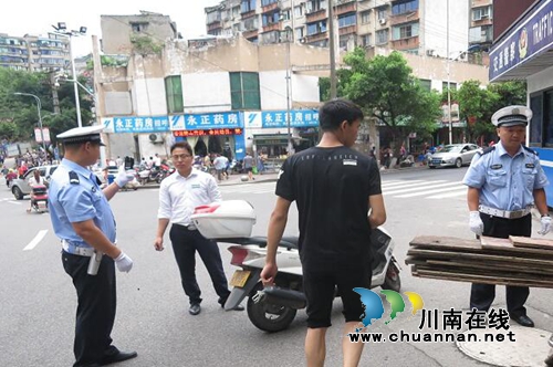 瀘州交警四大隊(duì)：專項(xiàng)整治城區(qū)摩托車 推進(jìn)夏季汛期道路交管工作(圖2)