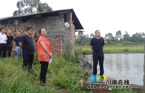 瀘縣政法委書記李盛春到潮河鎮(zhèn)督查社會(huì)治理工作(圖2)