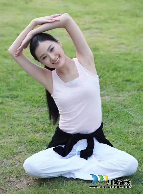 爐中煤：微笑不累（現(xiàn)代詩(shī)欣賞）(圖2)