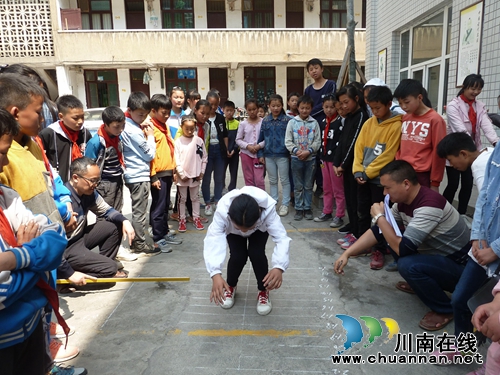 敘永縣分水鎮(zhèn)中心小學(xué)校成功舉辦2018年春季運(yùn)動(dòng)會(huì)(圖2)