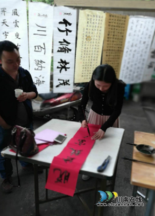 敘永:八旬老翁讓書法文化走近尋常百姓(圖2) 敘永:八旬老翁讓書法文化走近尋常百姓(圖2)