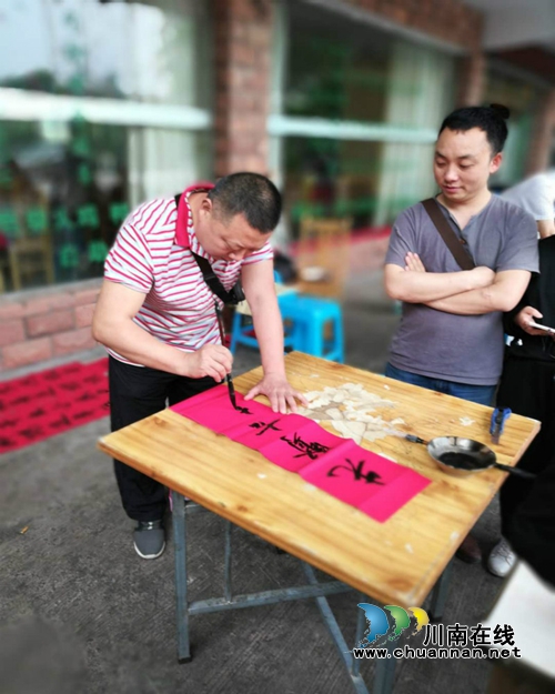 敘永:八旬老翁讓書法文化走近尋常百姓(圖3) 敘永:八旬老翁讓書法文化走近尋常百姓(圖3)