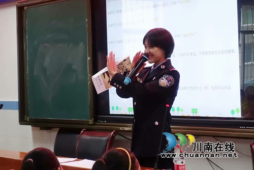 警盾公益宣講團(tuán)：宣講可定制  師生點(diǎn)贊送錦旗(圖12)