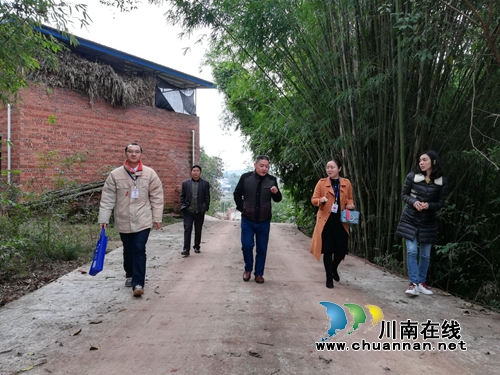 瀘縣審計(jì)局到百和鎮(zhèn)開(kāi)展易地扶貧搬遷審計(jì)工作(圖1)