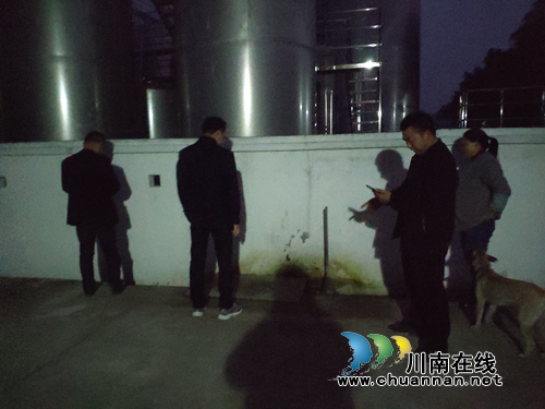 瀘縣立石鎮(zhèn)開(kāi)展消防安全夜巡夜查行動(dòng)(圖1)