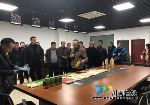 宜賓翠屏區(qū)召開2018年民主黨派、工商聯(lián)、無黨派人士、黨外知識分子第三次季度協(xié)商會(圖2)