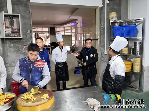 瀘縣立石鎮(zhèn)開展餐飲業(yè)食品安全專項(xiàng)整治行動(dòng)(圖1)