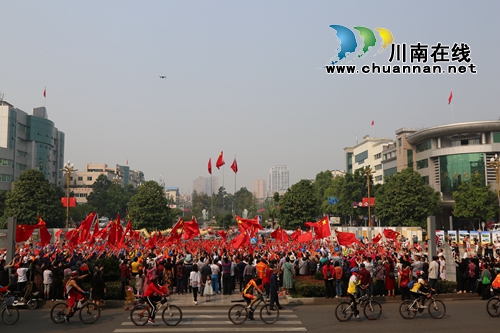 瀘縣：千人合唱《我和我的祖國(guó)》禮贊偉大祖國(guó)(圖3)