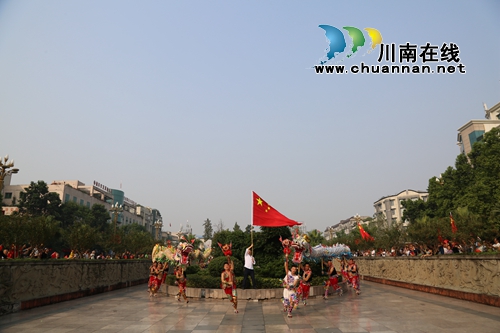 瀘縣：千人合唱《我和我的祖國(guó)》禮贊偉大祖國(guó)(圖9)