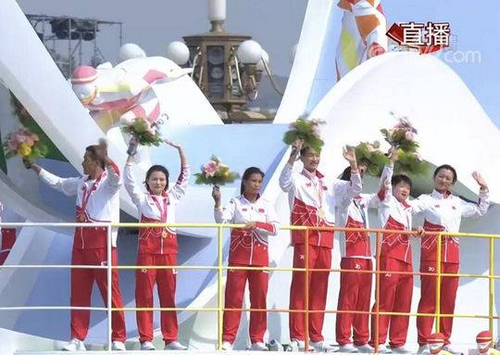 自貢田怡然亮相“體育強(qiáng)國”方陣主題彩車(圖1)