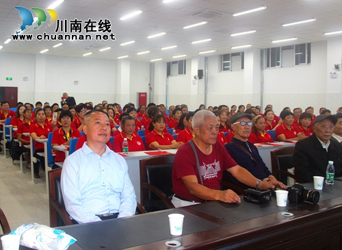 納溪護國中學(xué)校友向母校捐鑄朱德銅像(圖4)