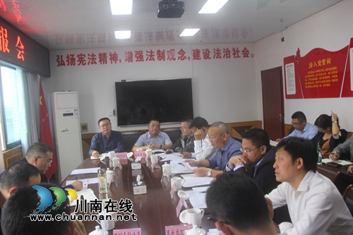 瀘縣代理縣長(zhǎng)曹陽(yáng)到海潮鎮(zhèn)聽(tīng)取工作匯報(bào)(圖2)