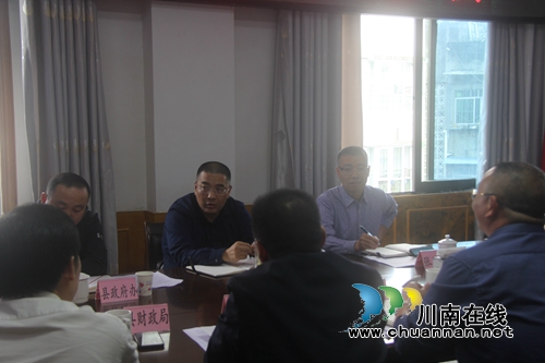 瀘縣代理縣長(zhǎng)曹陽(yáng)到海潮鎮(zhèn)聽(tīng)取工作匯報(bào)(圖4)
