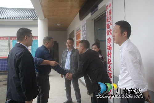 瀘縣代理縣長(zhǎng)曹陽(yáng)到海潮鎮(zhèn)調(diào)研軟弱渙散黨組織工作(圖2)