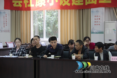 杜作文到瀘縣云龍鎮(zhèn)開展各村(社區(qū))軟弱渙散黨組織摸排調(diào)研座談會(圖3)