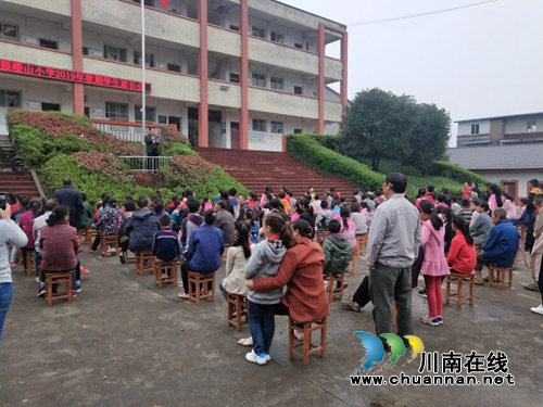 納溪區(qū)龍車鎮(zhèn)鼓樓山小學家校合力助力學生健康成長(圖1)