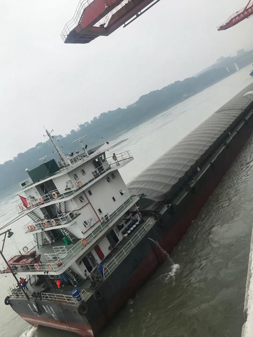 長(zhǎng)130米！瀘州港?？恐两駷橹棺畲蟮拇?圖1)
