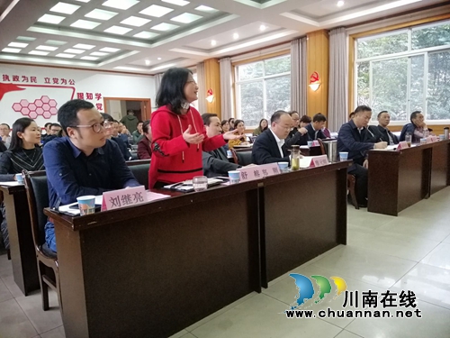 “用學(xué)術(shù)講政治” 省委黨校副校長鄧穎蒞瀘輔導(dǎo)(圖2)
