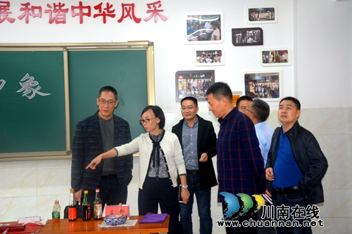 龍馬潭區(qū)玉帶河學(xué)校接受市級(jí)科技示范校評(píng)估驗(yàn)收(圖2) 龍馬潭區(qū)玉帶河學(xué)校接受市級(jí)科技示范校評(píng)估驗(yàn)收(圖2)