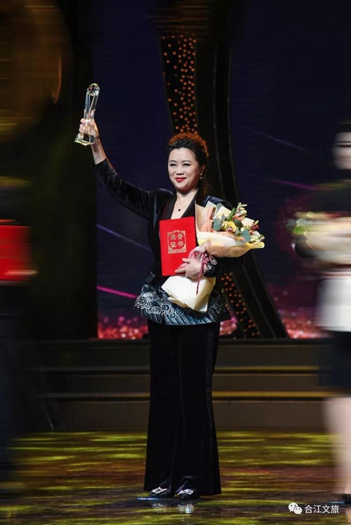 瀘州首位！合江川劇團(tuán)團(tuán)長張曉紅獲四川文華獎(圖1)
