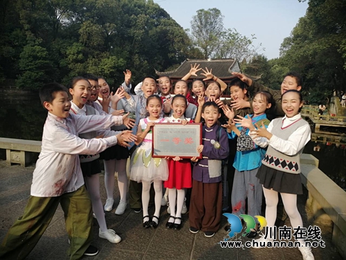 龍馬潭區(qū)玉帶河學(xué)校舞臺劇喜獲市一等獎(圖2) 龍馬潭區(qū)玉帶河學(xué)校舞臺劇喜獲市一等獎(圖2)