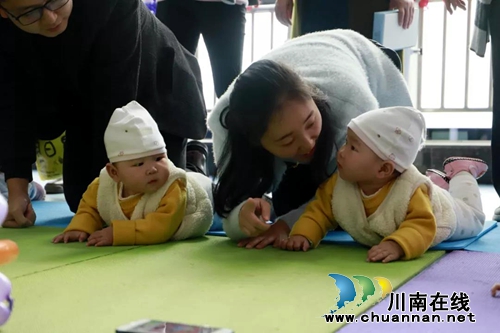 西南醫(yī)大中醫(yī)院舉行世界早產(chǎn)兒日活動(圖4) 西南醫(yī)大中醫(yī)院舉行世界早產(chǎn)兒日活動(圖4)