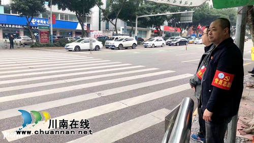 瀘州保安公司機(jī)關(guān)黨支部黨員志愿者爭當(dāng)文明交通勸導(dǎo)員