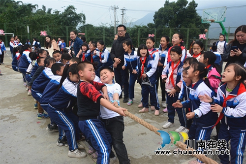 敘永縣大石鎮(zhèn)中心小學校舉行2019年冬季運動會(圖1)