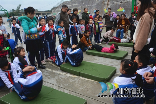 敘永縣大石鎮(zhèn)中心小學校舉行2019年冬季運動會(圖2)