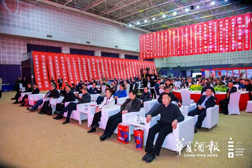 華夏酒報三十年盛典，瀘州沈氏父子同獲殊榮(圖2)