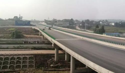 G8515瀘榮高速公路下月中旬將全面建成(圖1)