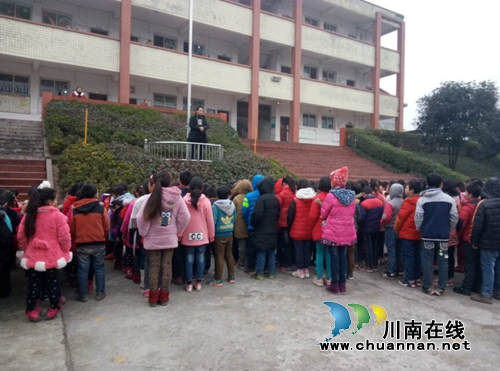 納溪龍車鎮(zhèn)鼓樓山小學(xué)集中開展“掃黑除惡”主題隊(duì)會(huì)活動(dòng)