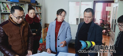 瀘縣潮河鎮(zhèn)督導(dǎo)貧困村脫貧攻堅和產(chǎn)業(yè)發(fā)展工作(圖2)