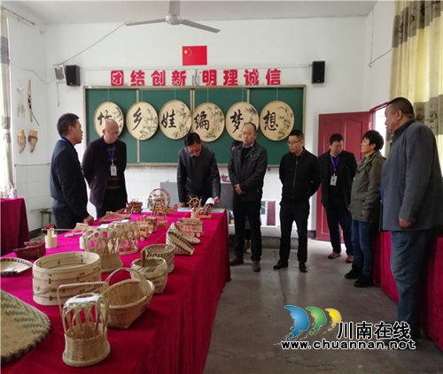 四川省應(yīng)急管理廳安全社區(qū)評估驗(yàn)收組深入敘永縣向林鎮(zhèn)小學(xué)驗(yàn)收安全社區(qū)建設(shè)工作(圖1)