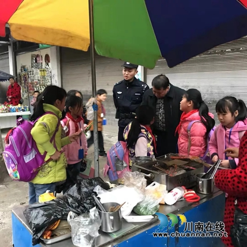 合江民警溫情救助：寶貝別哭，蜀黍帶你們回家(圖2)