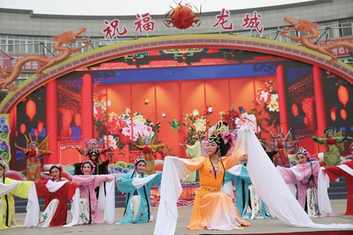 群眾點(diǎn)菜豐富文化 村民不再是臺下客(圖1)