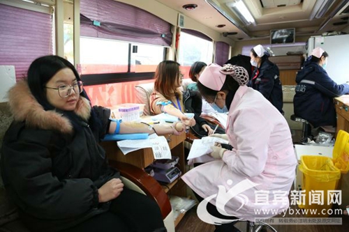 宜賓：用熱血挽救他人生命 藥業(yè)職工踴躍獻血