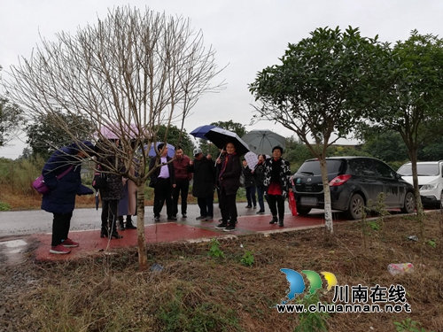 瀘州市自然資源和規(guī)劃局退休黨支部開展“不忘初心、牢記使命”主題教育走基層活動(圖1)
