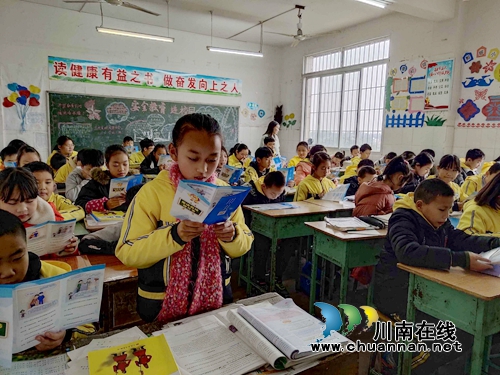 憲法宣傳走進瀘縣立石鎮(zhèn)校園