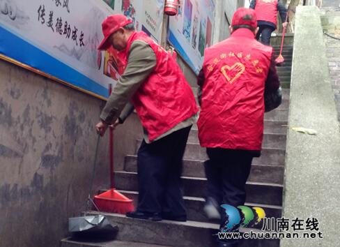龍馬潭區(qū)小市街道開展“不忘初心、牢記使命”主題教育黨員志愿服務活動