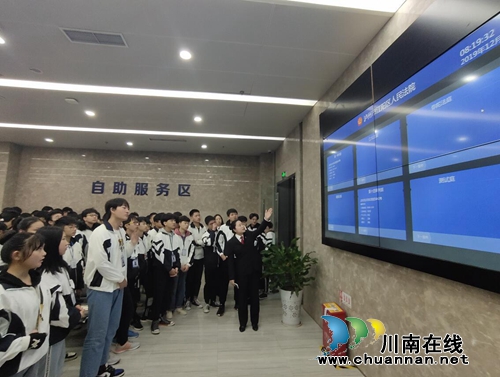 江陽(yáng)區(qū)人民法院開放日 學(xué)生“零距離”進(jìn)庭審(圖1) 江陽(yáng)區(qū)人民法院開放日 學(xué)生“零距離”進(jìn)庭審(圖1)
