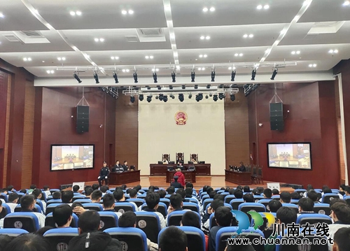 江陽(yáng)區(qū)人民法院開放日 學(xué)生“零距離”進(jìn)庭審(圖3) 江陽(yáng)區(qū)人民法院開放日 學(xué)生“零距離”進(jìn)庭審(圖3)
