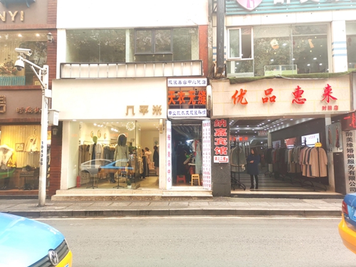 裁縫匠：為客裁補(bǔ)多努力   線去針來日夜忙